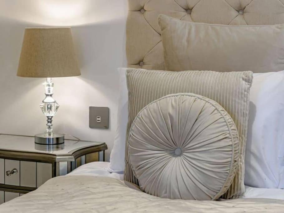סקארבורו The Hideaway Luxury 5* 2 Bed Garden Apartment מראה חיצוני תמונה